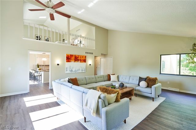 880 Hampton Ridge Drive, Akron, OH 44313