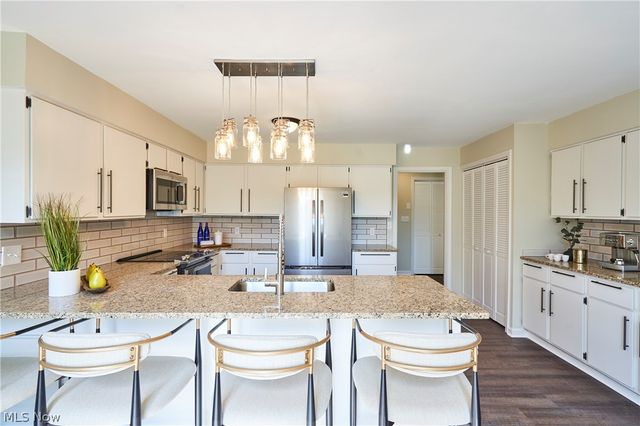 880 Hampton Ridge Drive, Akron, OH 44313