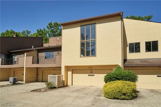 880 Hampton Ridge Drive, Akron, OH 44313