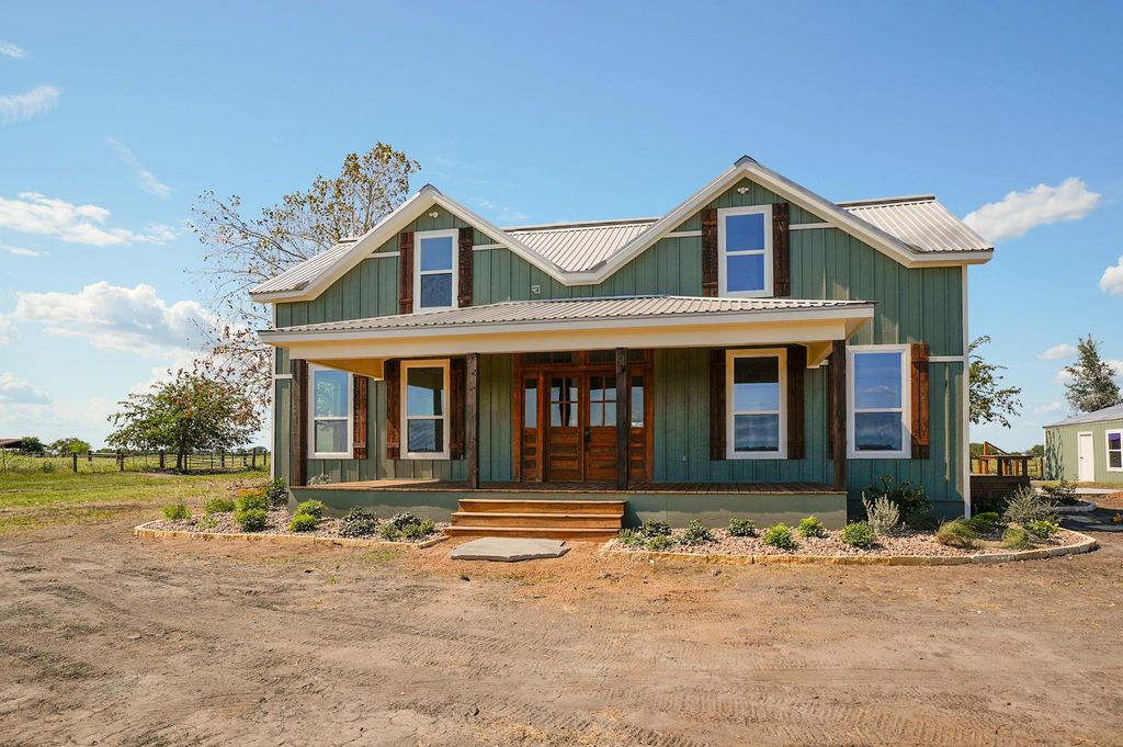 5688 Falke-Heinrich Rd, Schulenburg, TX 78956