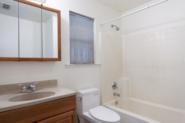 2303 Roanoke Ave, Sacramento, CA 95838