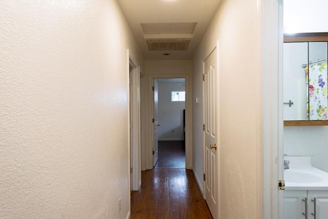 2303 Roanoke Ave, Sacramento, CA 95838