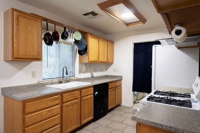 2303 Roanoke Ave, Sacramento, CA 95838