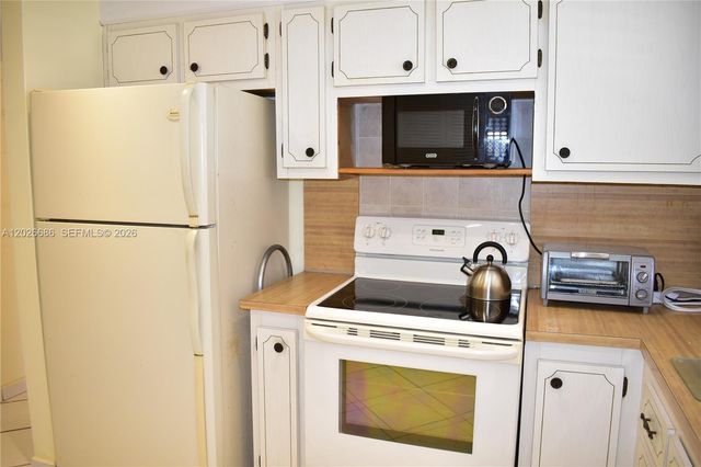 9461 Sunrise Lakes Blvd 103, Sunrise, FL 33322