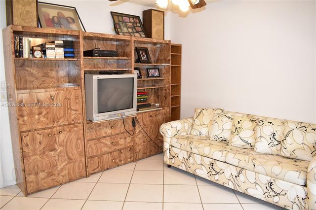 9461 Sunrise Lakes Blvd 103, Sunrise, FL 33322