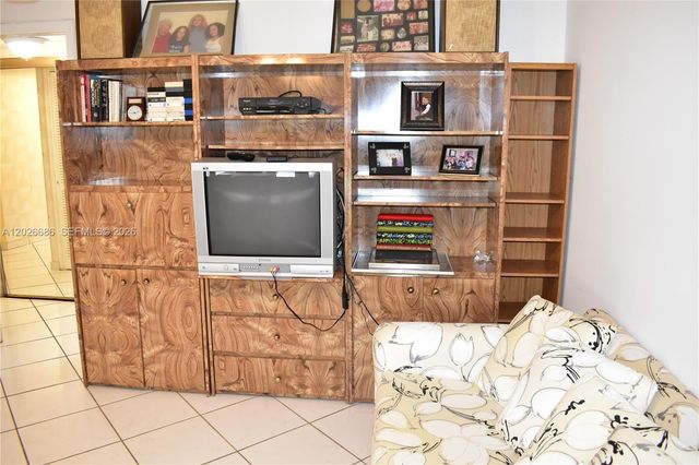 9461 Sunrise Lakes Blvd 103, Sunrise, FL 33322