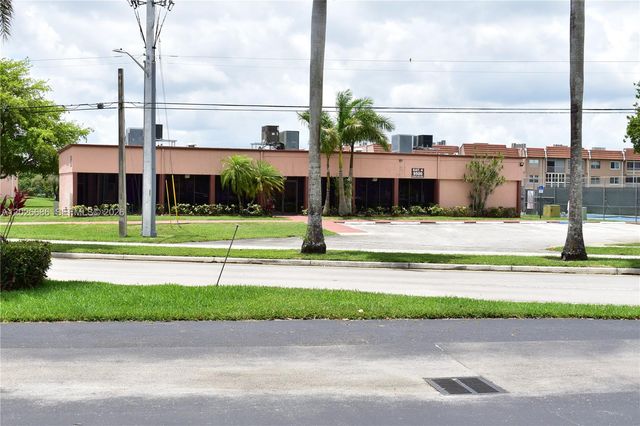 9461 Sunrise Lakes Blvd 103, Sunrise, FL 33322