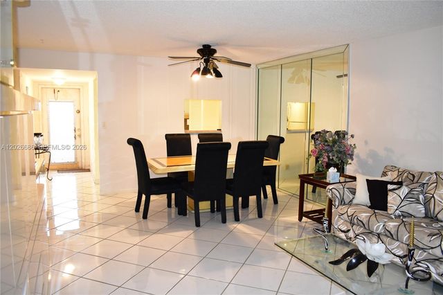 9461 Sunrise Lakes Blvd 103, Sunrise, FL 33322
