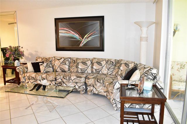 9461 Sunrise Lakes Blvd 103, Sunrise, FL 33322