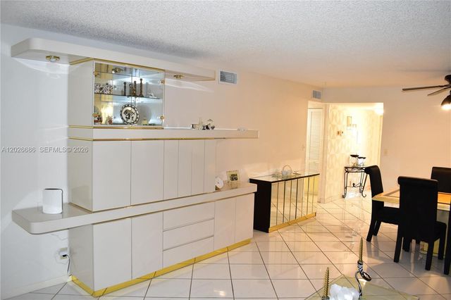 9461 Sunrise Lakes Blvd 103, Sunrise, FL 33322