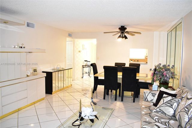 9461 Sunrise Lakes Blvd 103, Sunrise, FL 33322