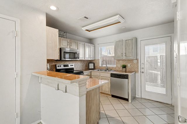 617 Carriagehouse Lane 3E, Garland, TX 75040