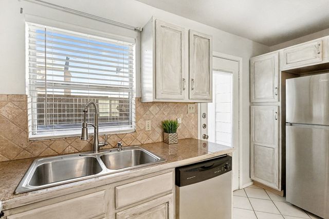 617 Carriagehouse Lane 3E, Garland, TX 75040