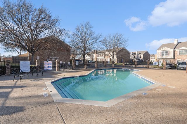 617 Carriagehouse Lane 3E, Garland, TX 75040