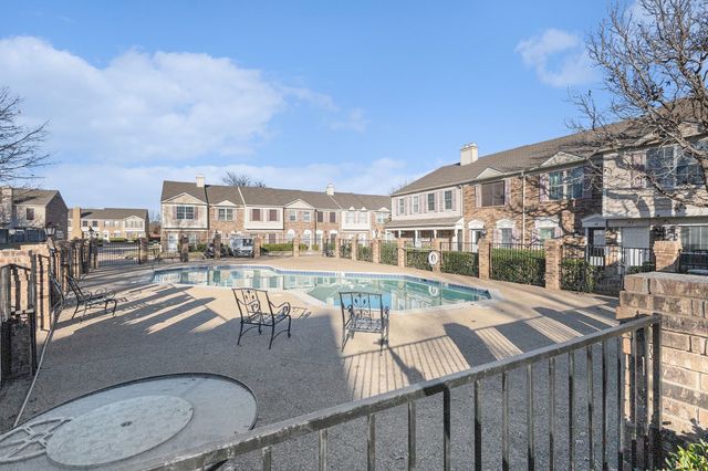 617 Carriagehouse Lane 3E, Garland, TX 75040