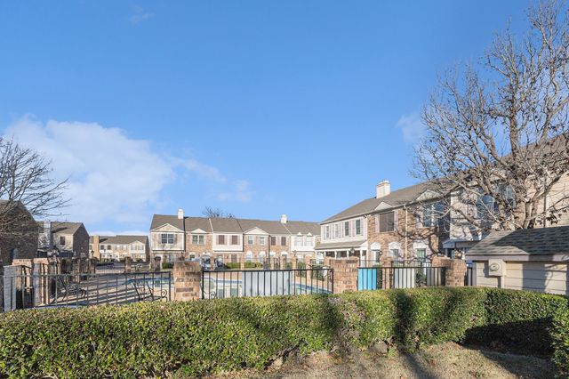 617 Carriagehouse Lane 3E, Garland, TX 75040