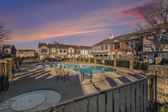 617 Carriagehouse Lane 3E, Garland, TX 75040