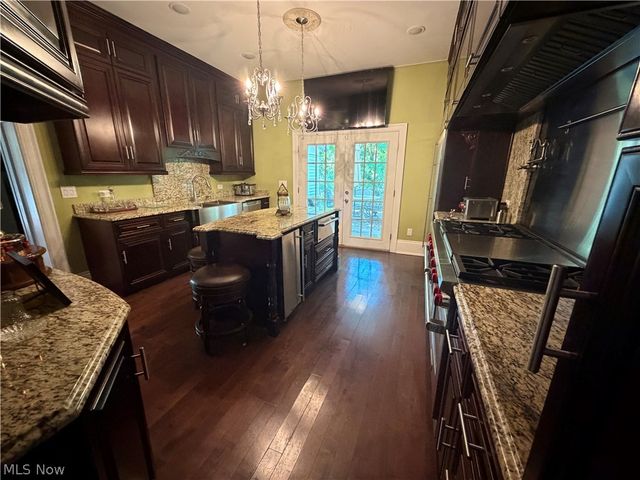 25390 Nobottom Road, Olmsted Twp, OH 44138