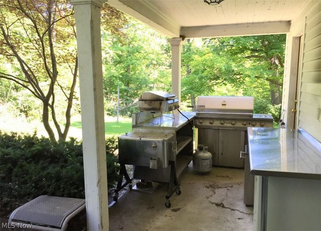 25390 Nobottom Road, Olmsted Twp, OH 44138