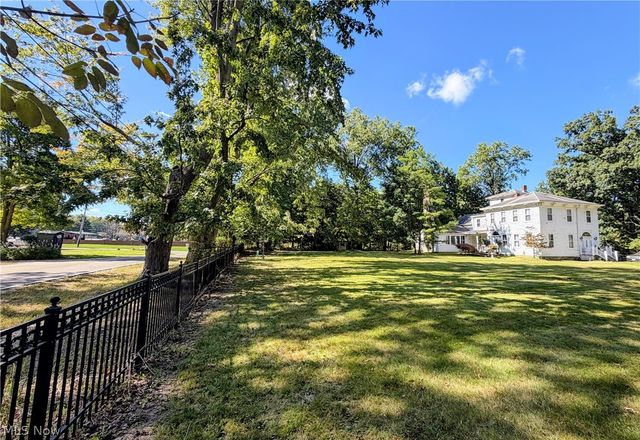 25390 Nobottom Road, Olmsted Twp, OH 44138