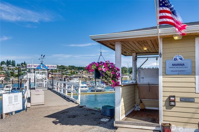 38274 Vista Key Drive NE, Hansville, WA 98340