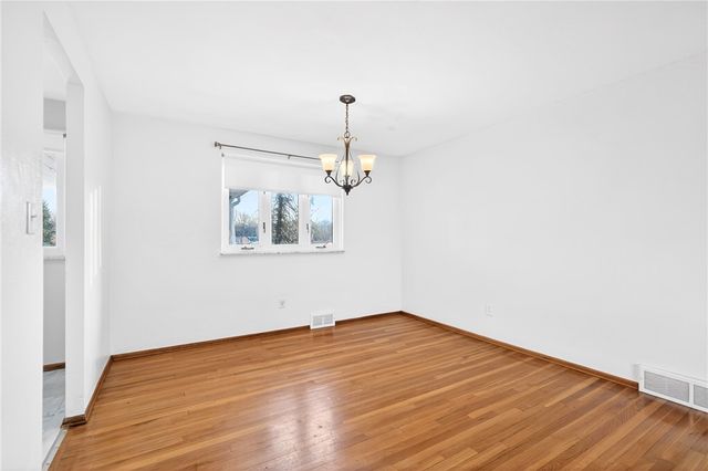 505 Bloomfield Dr, Hempfield Twp, PA 15601