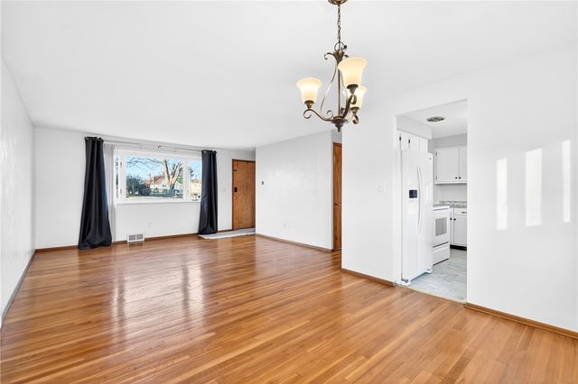 505 Bloomfield Dr, Hempfield Twp, PA 15601