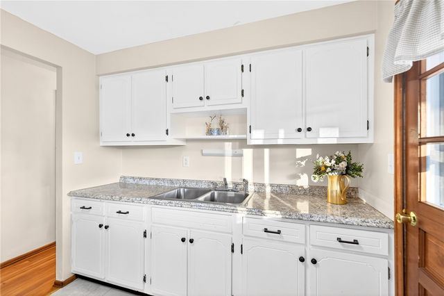 505 Bloomfield Dr, Hempfield Twp, PA 15601