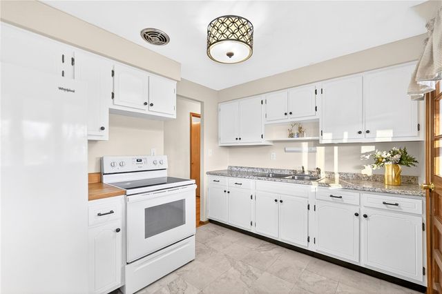 505 Bloomfield Dr, Hempfield Twp, PA 15601