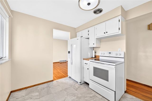 505 Bloomfield Dr, Hempfield Twp, PA 15601