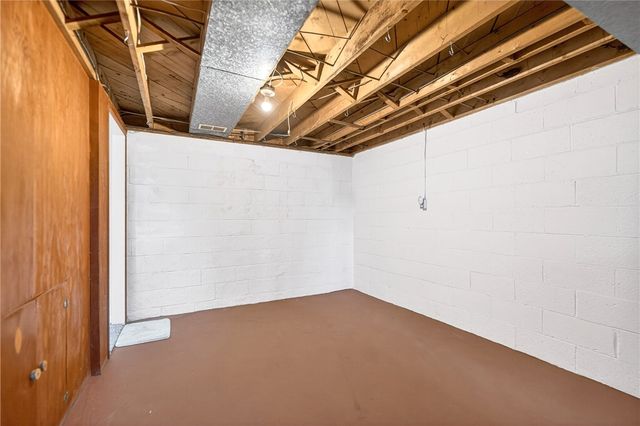 505 Bloomfield Dr, Hempfield Twp, PA 15601