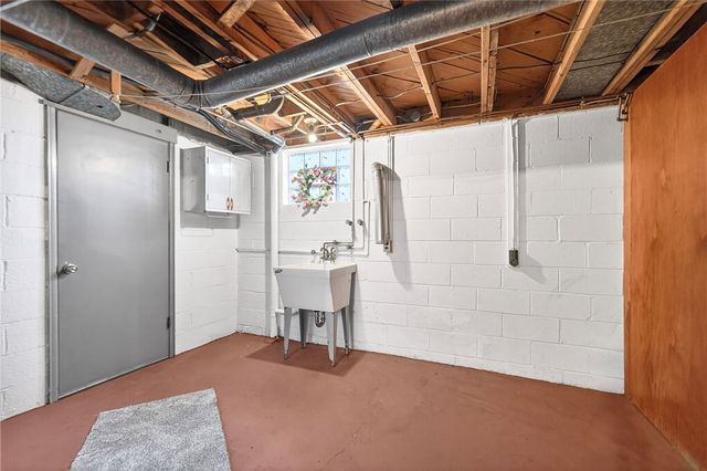 505 Bloomfield Dr, Hempfield Twp, PA 15601