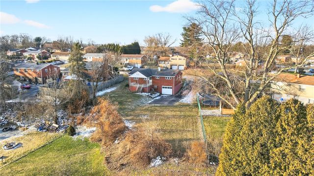 505 Bloomfield Dr, Hempfield Twp, PA 15601