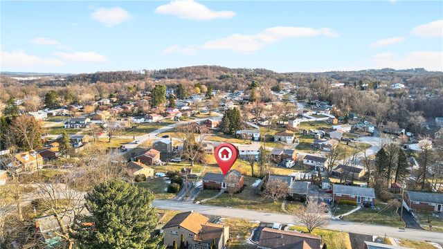 505 Bloomfield Dr, Hempfield Twp, PA 15601