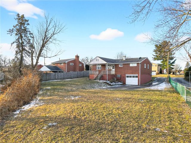 505 Bloomfield Dr, Hempfield Twp, PA 15601