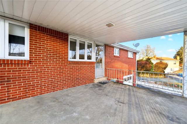 505 Bloomfield Dr, Hempfield Twp, PA 15601