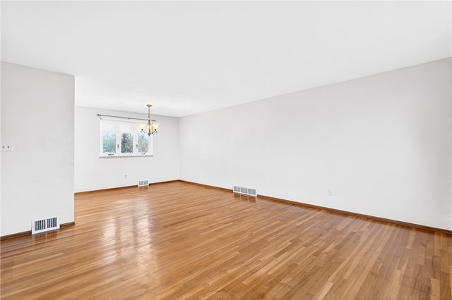 505 Bloomfield Dr, Hempfield Twp, PA 15601