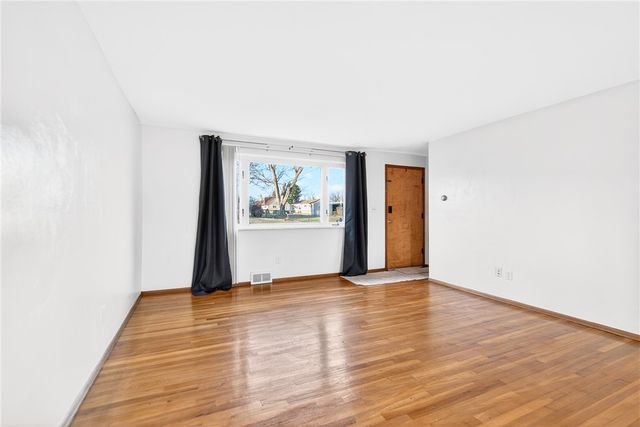 505 Bloomfield Dr, Hempfield Twp, PA 15601