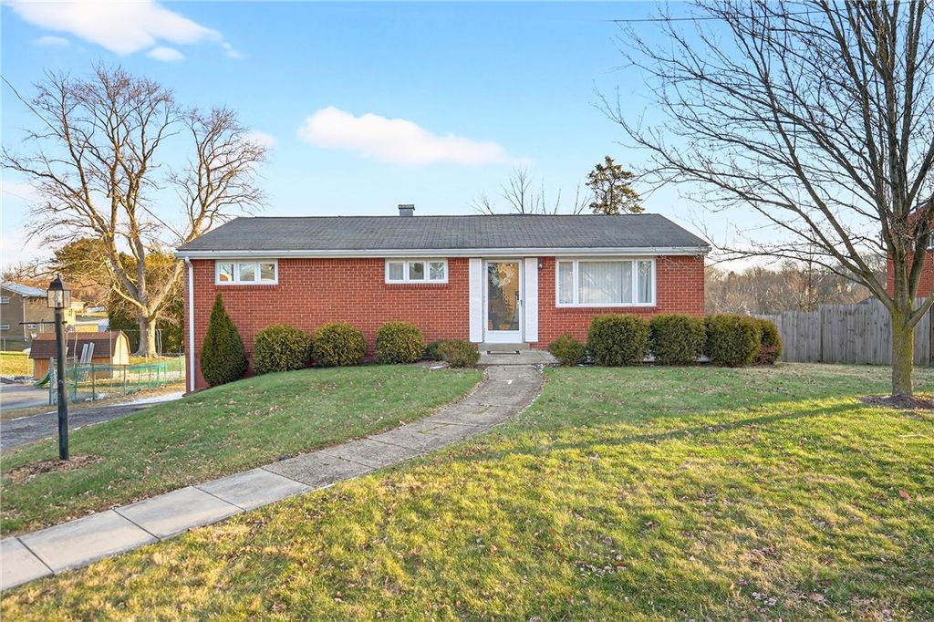 505 Bloomfield Dr, Hempfield Twp, PA 15601