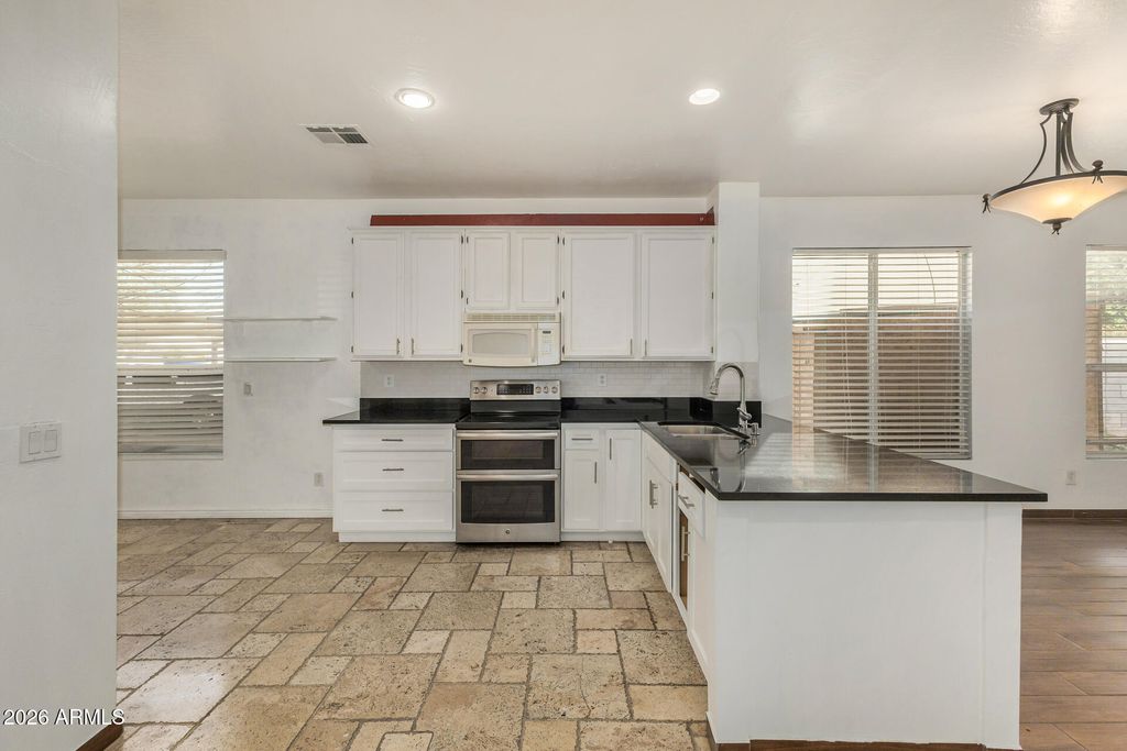 6157 W ECHO Lane, Glendale, AZ 85302 — photo 5
