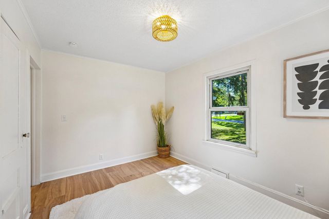 625 Bear Avenue N, Vadnais Heights, MN 55127