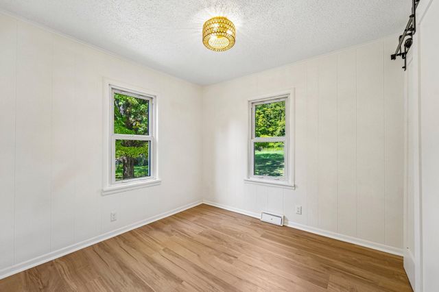 625 Bear Avenue N, Vadnais Heights, MN 55127