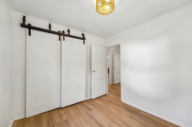 625 Bear Avenue N, Vadnais Heights, MN 55127