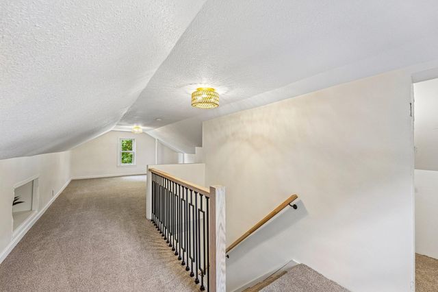625 Bear Avenue N, Vadnais Heights, MN 55127