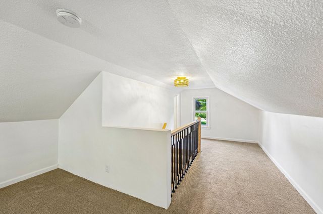 625 Bear Avenue N, Vadnais Heights, MN 55127
