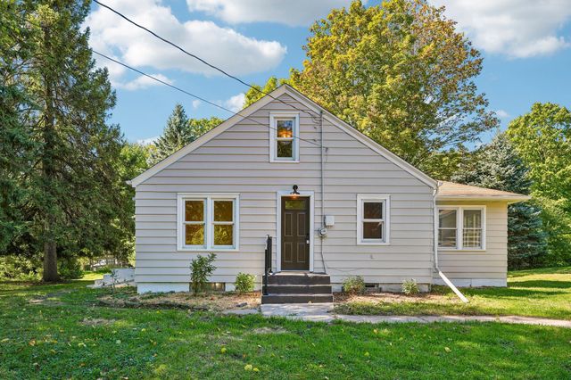 625 Bear Avenue N, Vadnais Heights, MN 55127