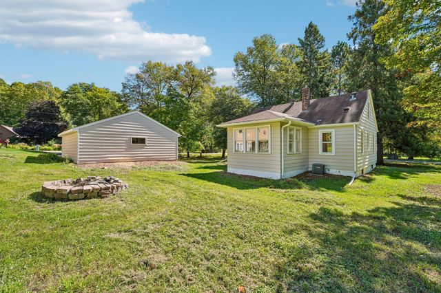 625 Bear Avenue N, Vadnais Heights, MN 55127