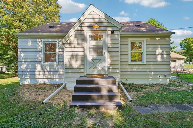 625 Bear Avenue N, Vadnais Heights, MN 55127