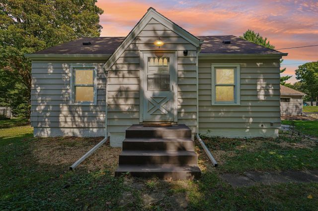 625 Bear Avenue N, Vadnais Heights, MN 55127