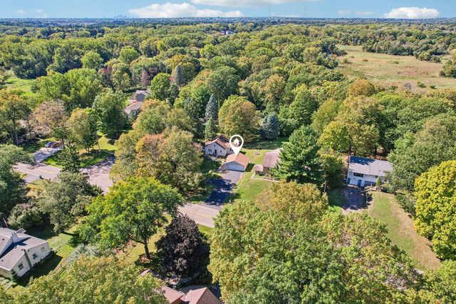 625 Bear Avenue N, Vadnais Heights, MN 55127